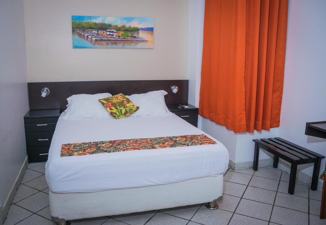 Hostal "Centrika" Tarapoto Kültér fotó